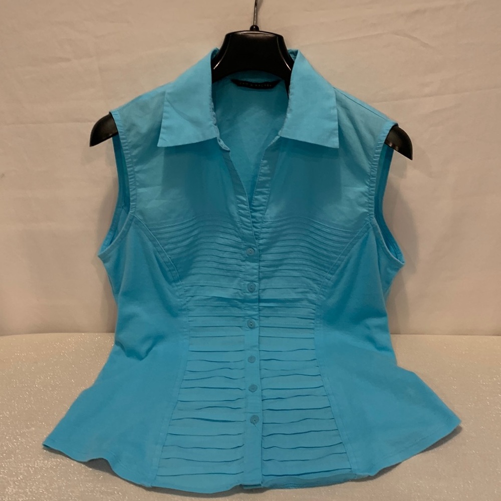 Zac and Rachel Blue shirt sleeve top. Size L